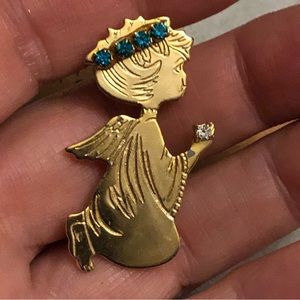 Angel pin with emerald halo